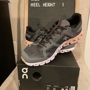 ON- cloudflow grey & pink sneakers. - worn once